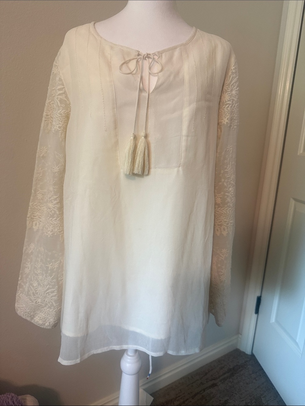Sundance White Lightweight Tunic with Printed Label